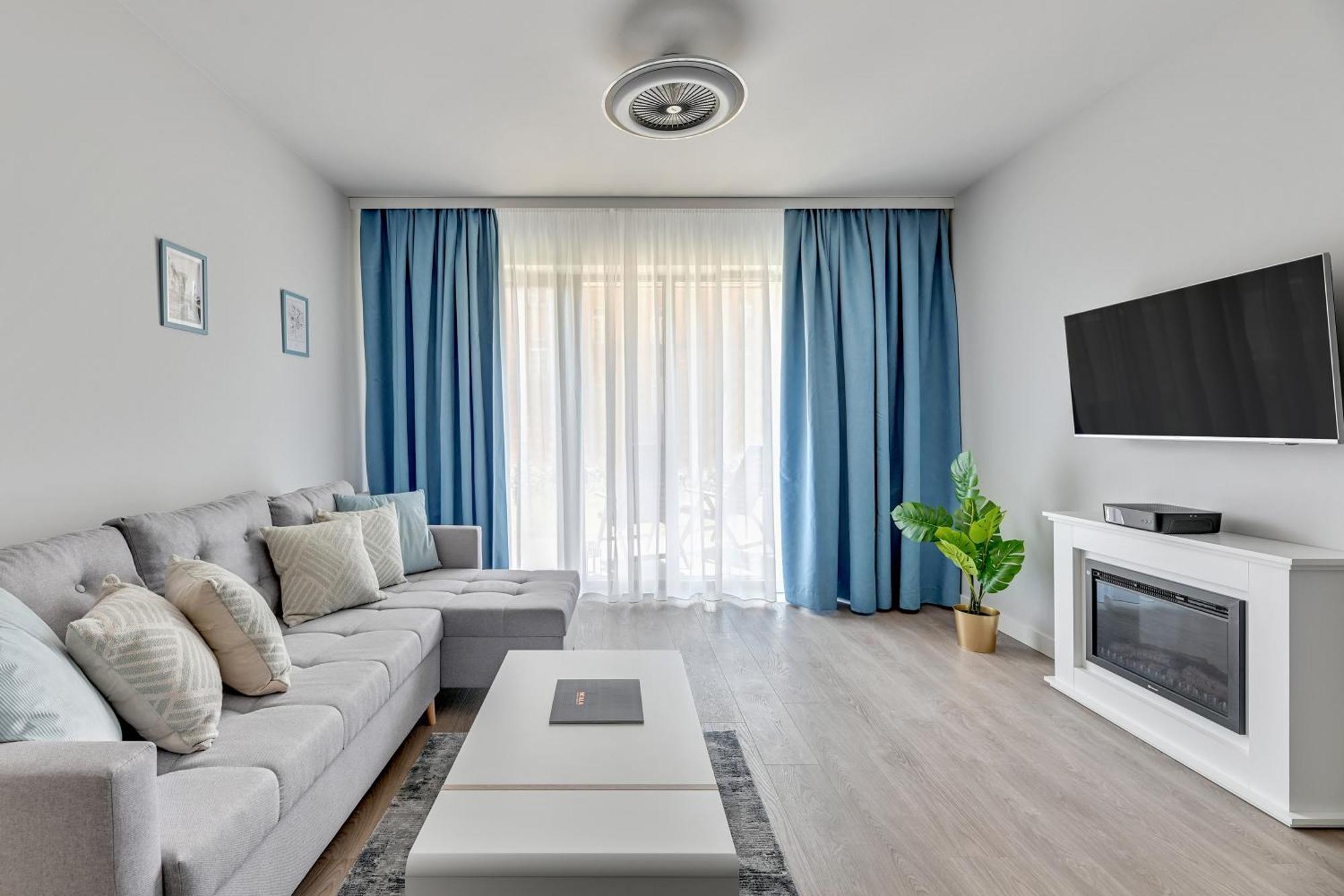 Scala City Center Apartments & Studios By Lion Apartments Гданск Екстериор снимка
