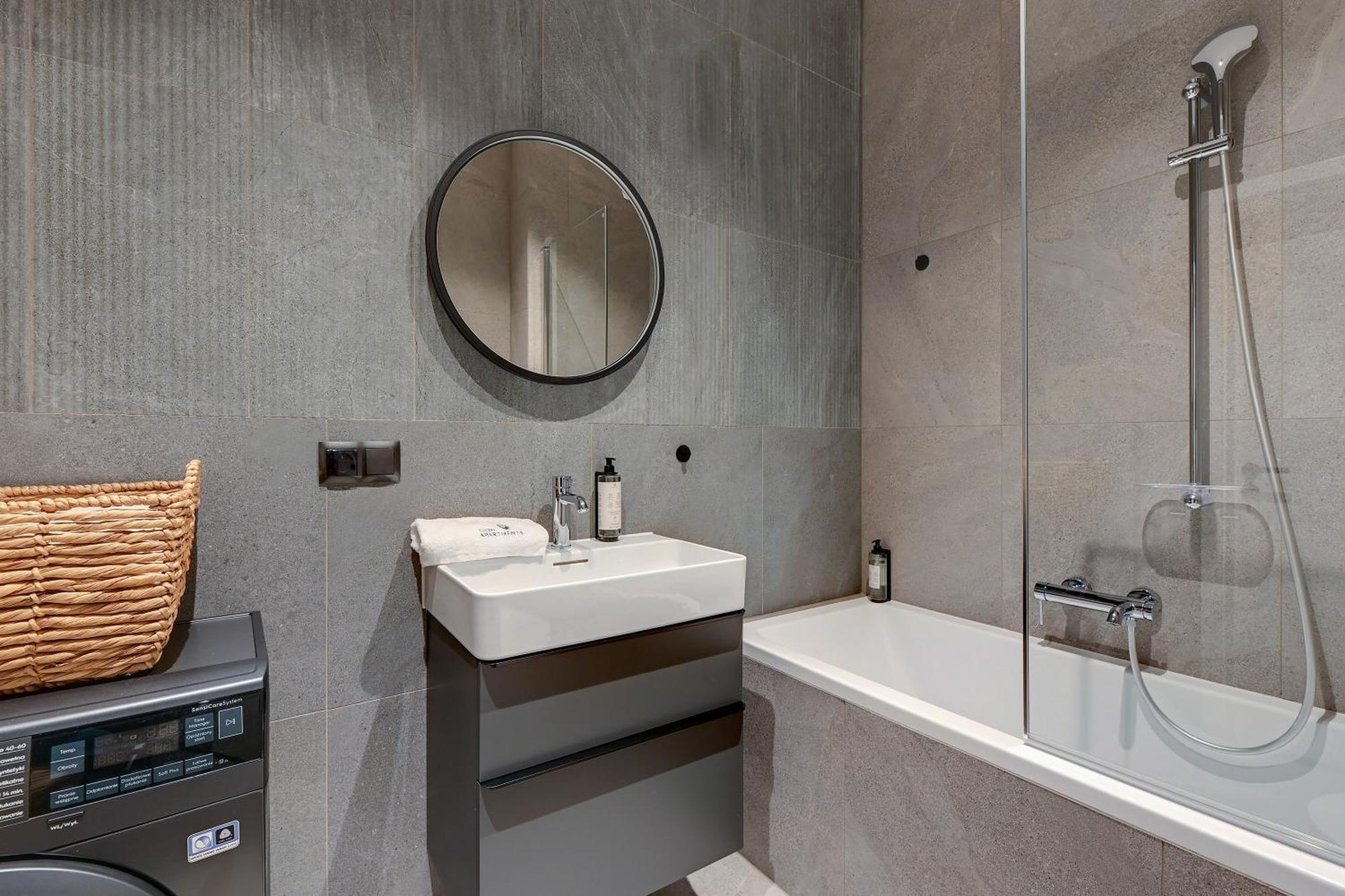 Scala City Center Apartments & Studios By Lion Apartments Гданск Екстериор снимка