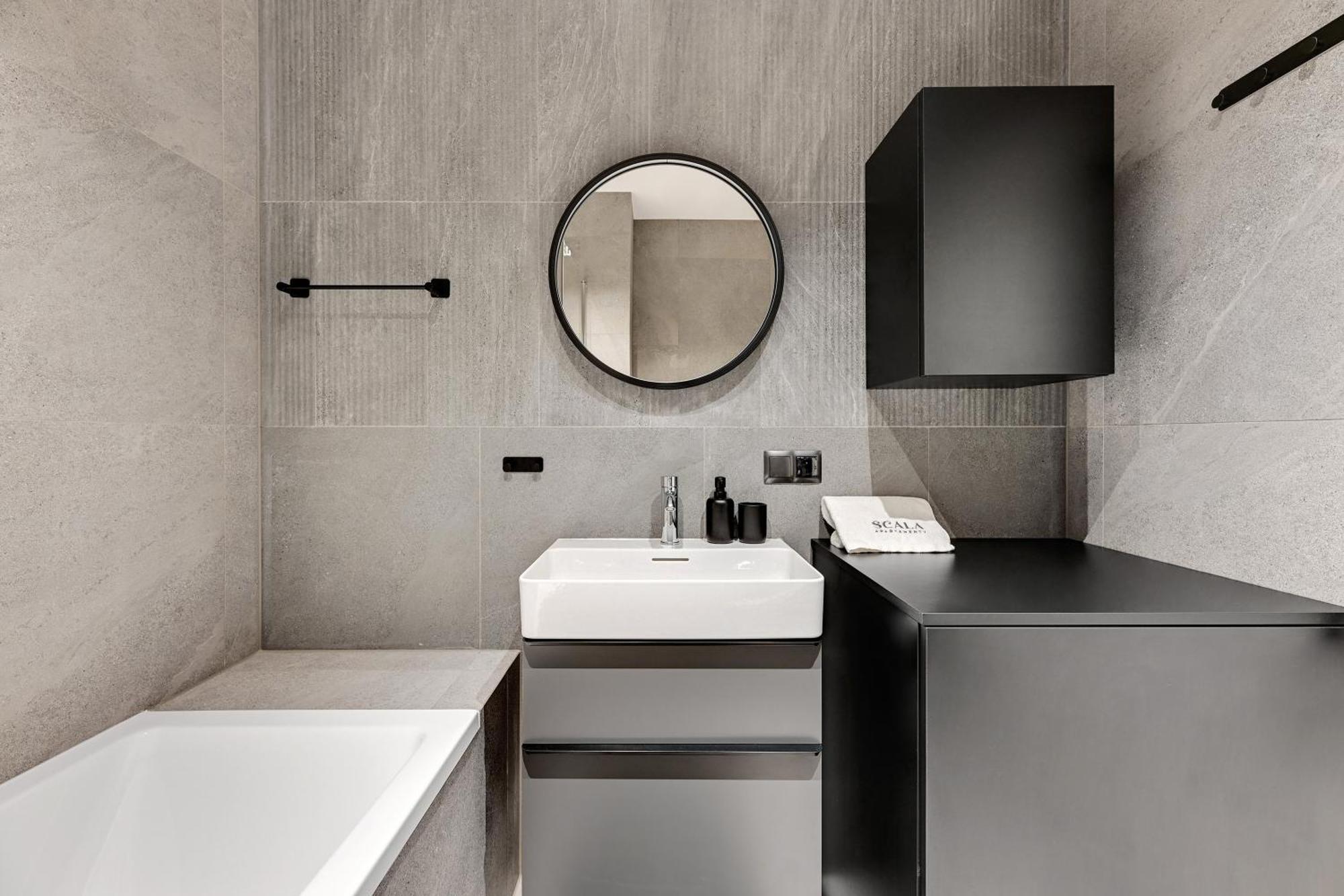 Scala City Center Apartments & Studios By Lion Apartments Гданск Екстериор снимка