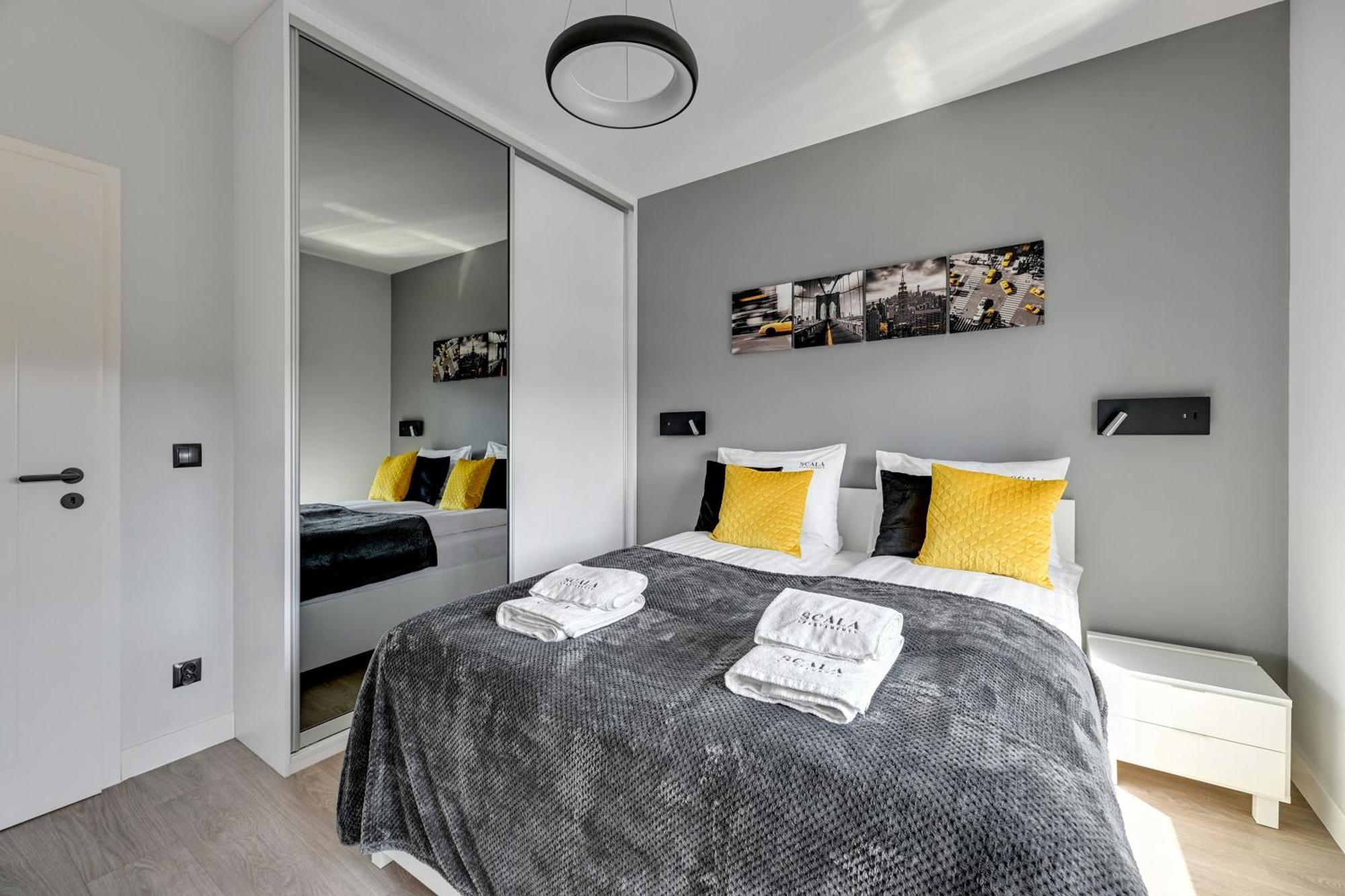 Scala City Center Apartments & Studios By Lion Apartments Гданск Екстериор снимка