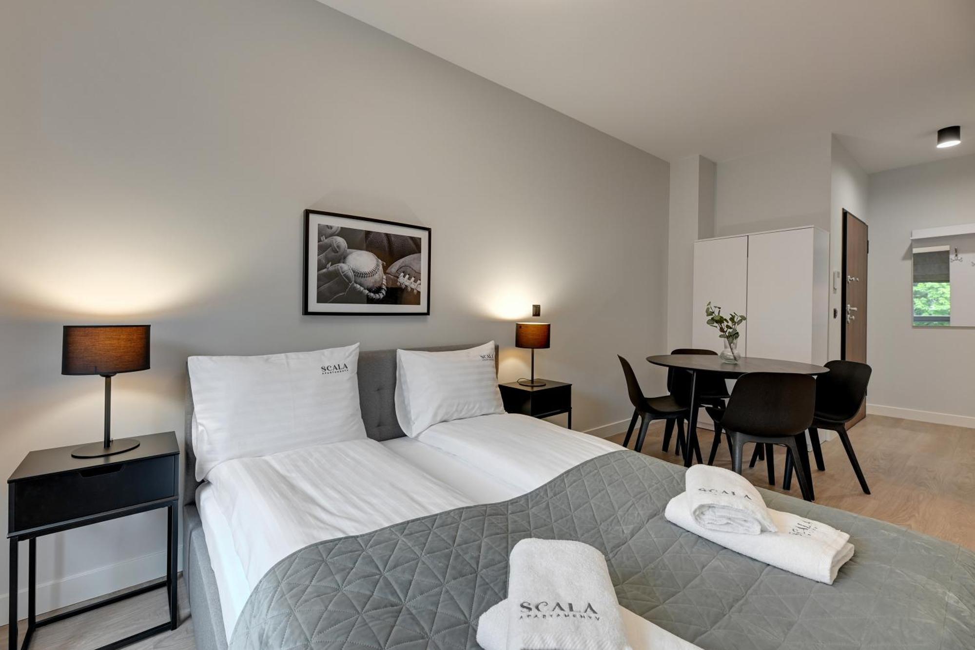 Scala City Center Apartments & Studios By Lion Apartments Гданск Екстериор снимка