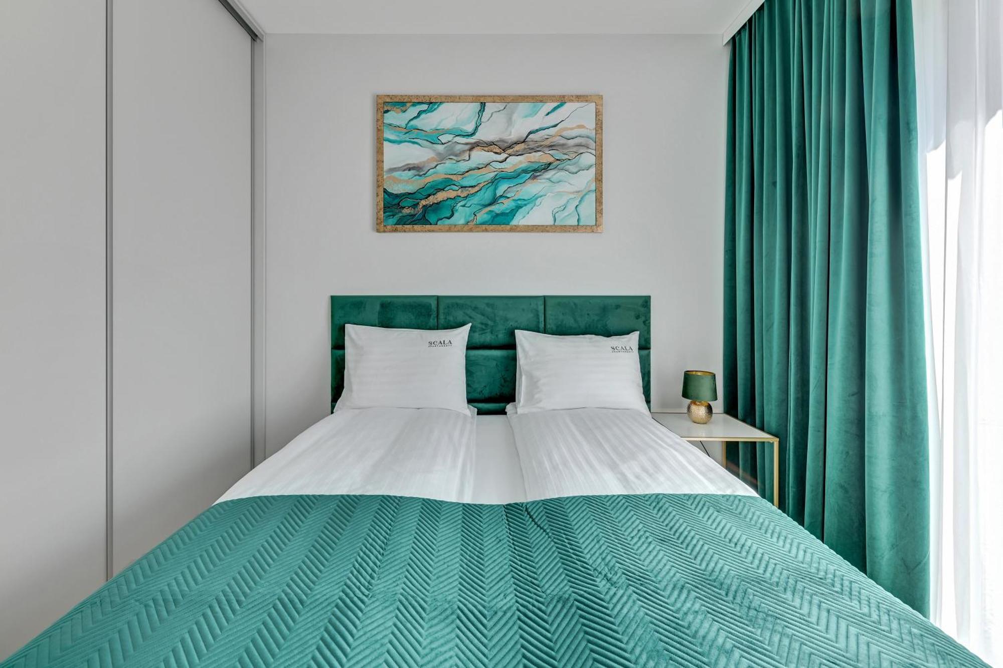 Scala City Center Apartments & Studios By Lion Apartments Гданск Екстериор снимка