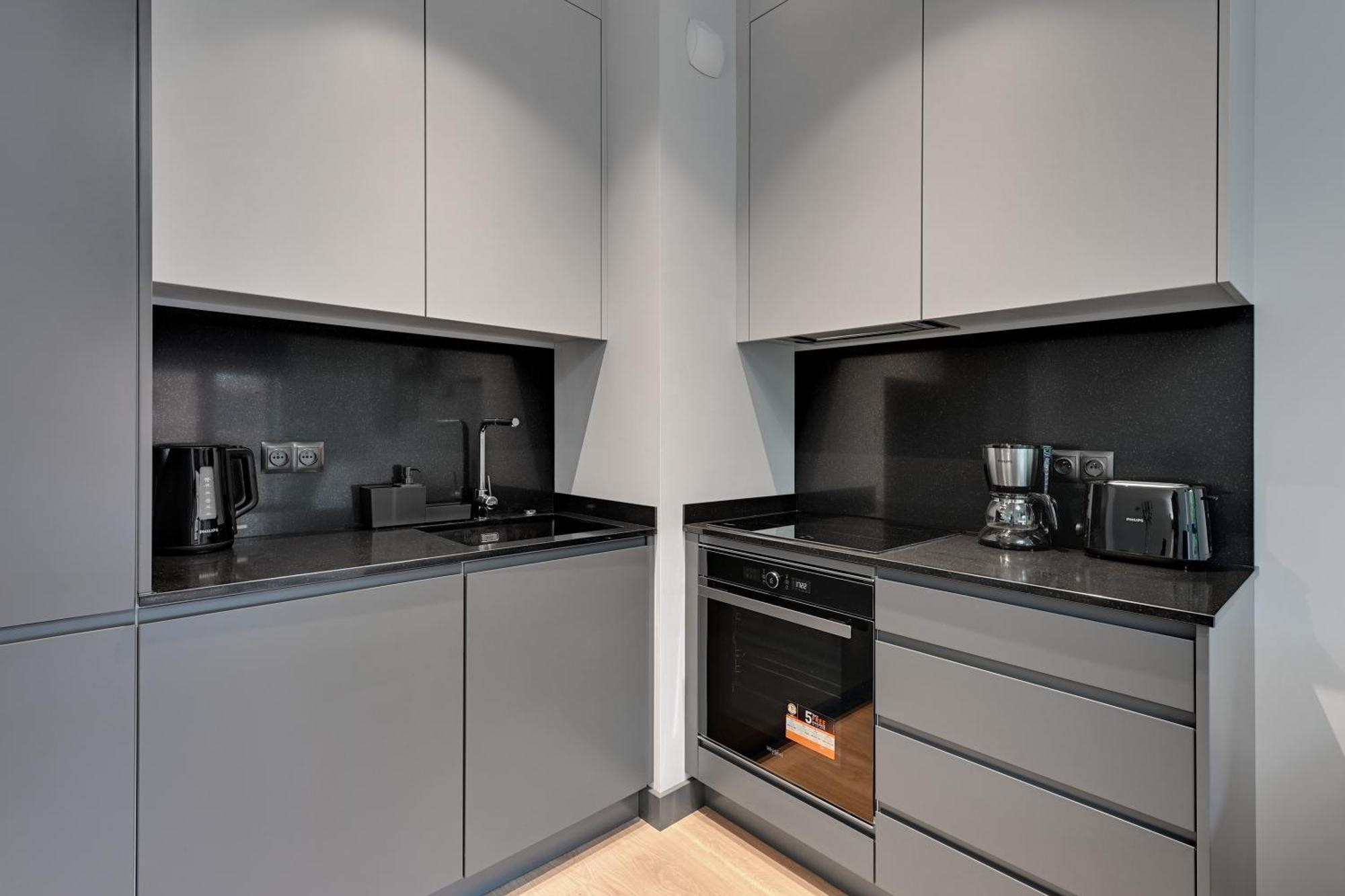 Scala City Center Apartments & Studios By Lion Apartments Гданск Екстериор снимка
