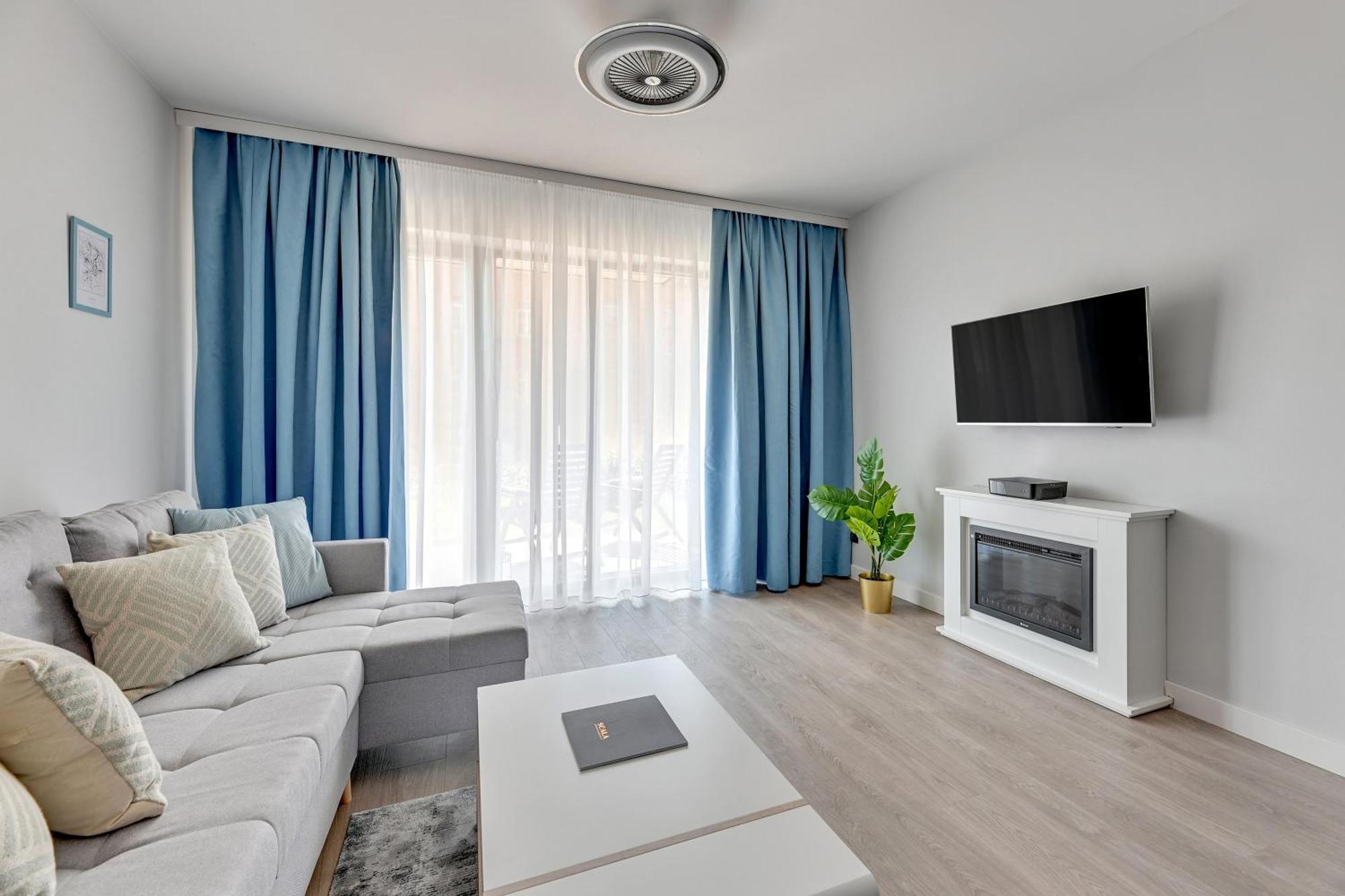 Scala City Center Apartments & Studios By Lion Apartments Гданск Екстериор снимка