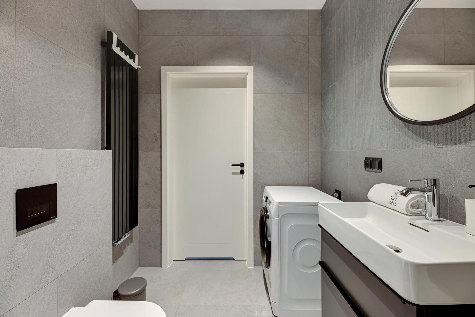 Scala City Center Apartments & Studios By Lion Apartments Гданск Екстериор снимка