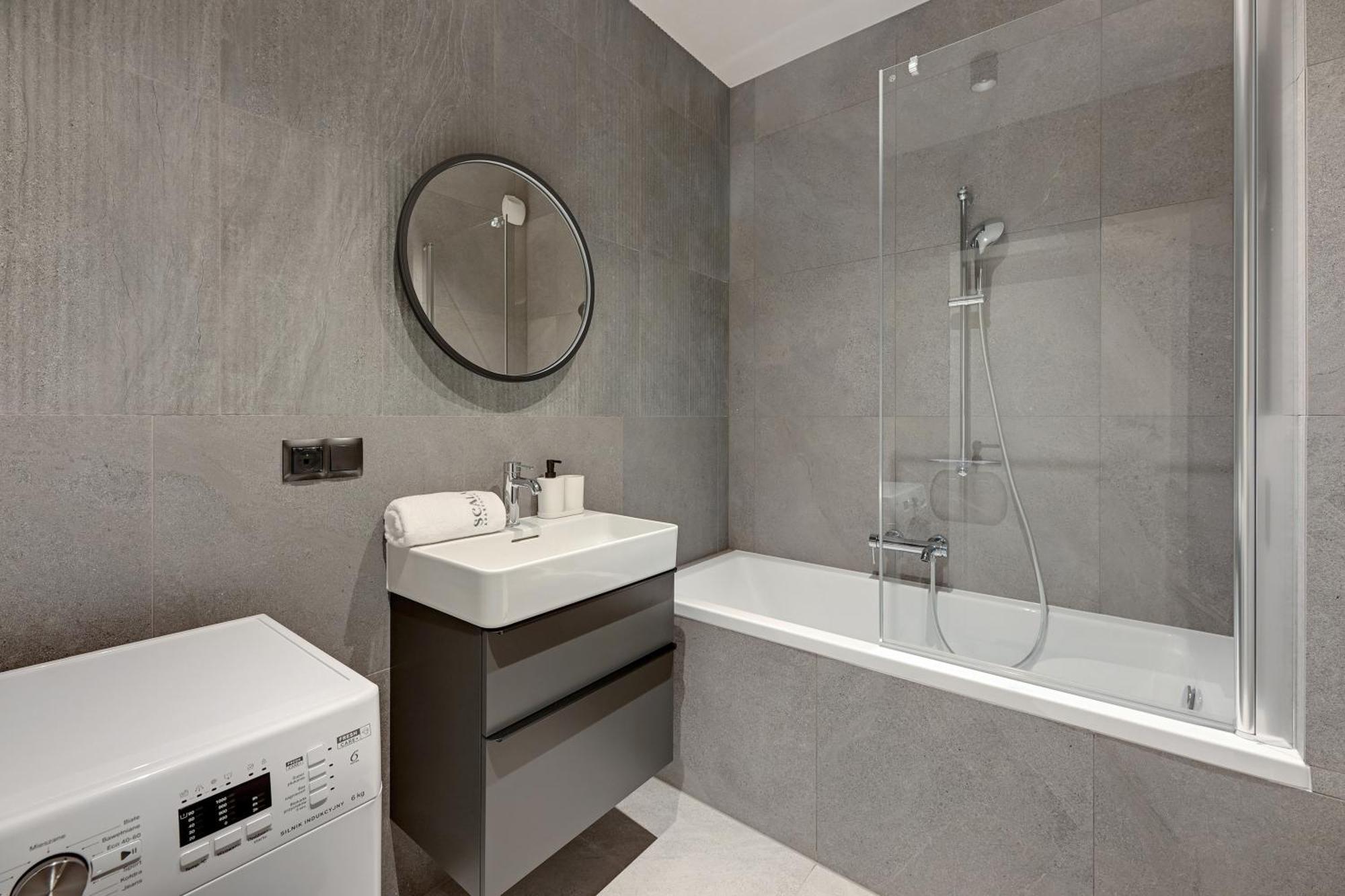 Scala City Center Apartments & Studios By Lion Apartments Гданск Екстериор снимка