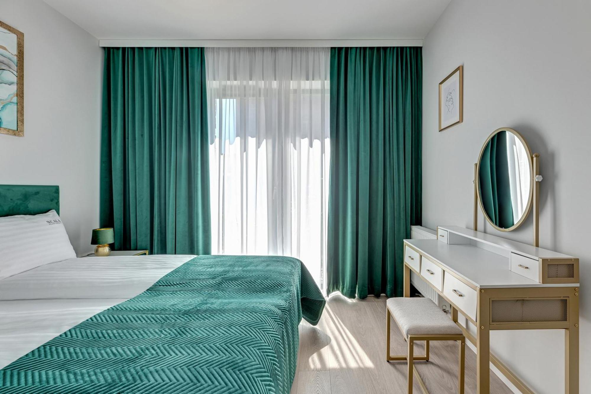 Scala City Center Apartments & Studios By Lion Apartments Гданск Екстериор снимка