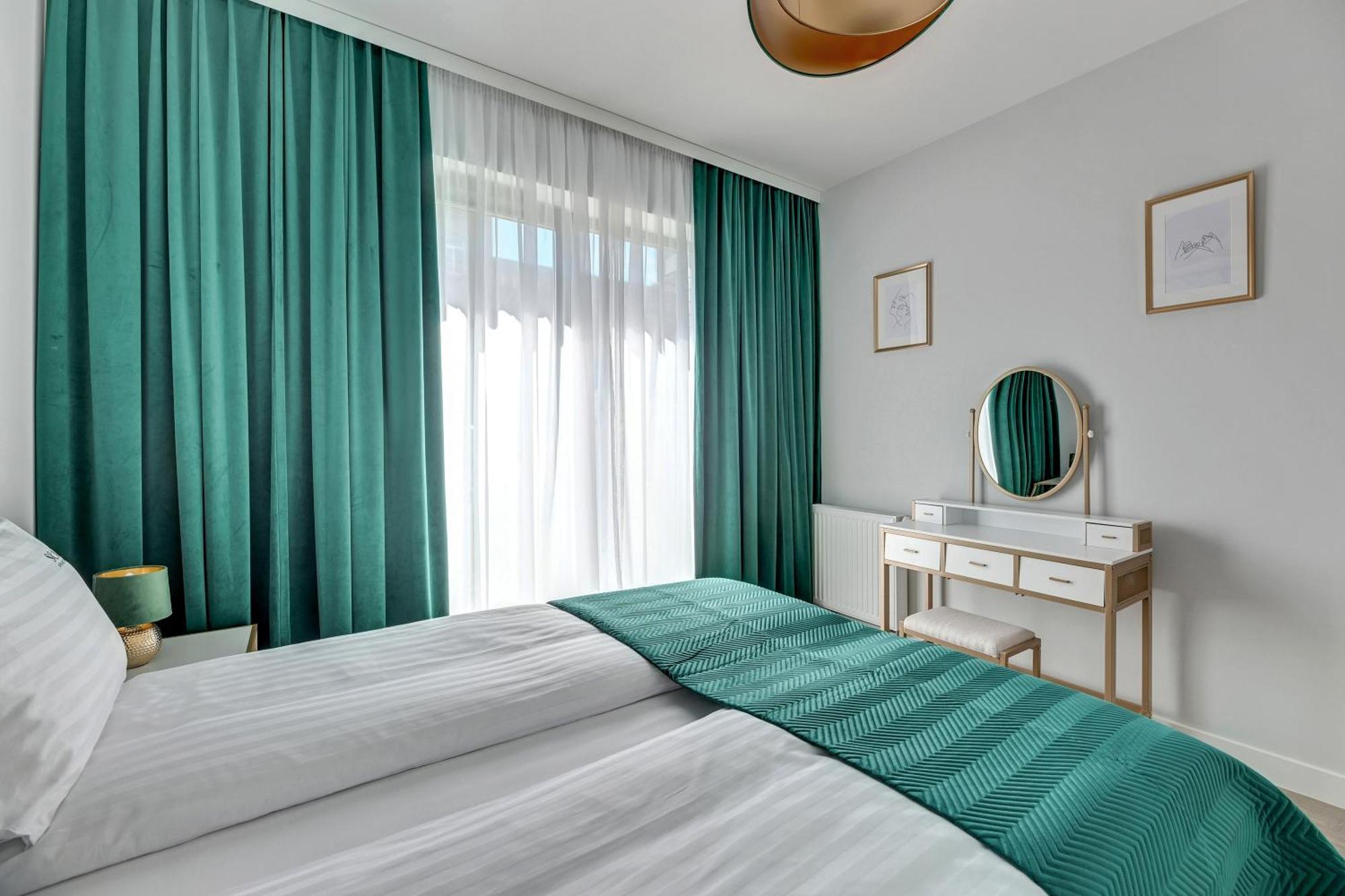 Scala City Center Apartments & Studios By Lion Apartments Гданск Екстериор снимка